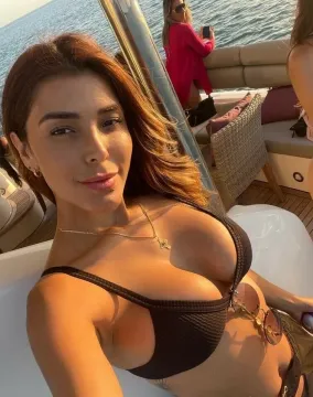 LATINA ANTONIA Escorts