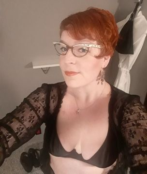 Charming, Whip-Smart Bombshell! Escorts