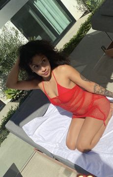 SEXY PETITE LATINA Escorts