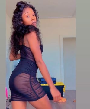 Petittie Play Escorts