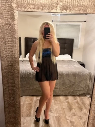 Bombshell Ashley Incall Gurnee Massage