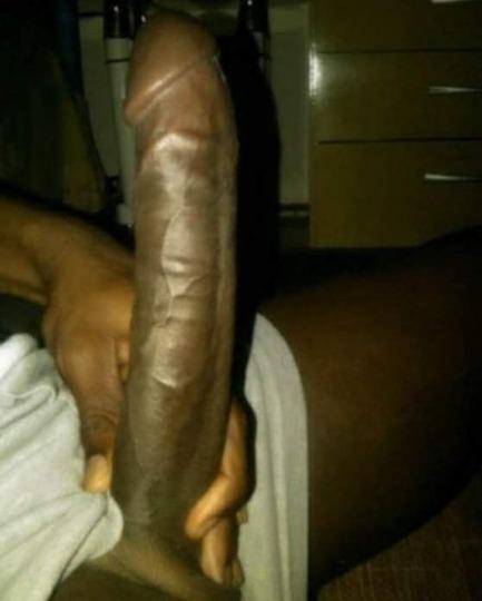  if u looking for a long dick chocolate daddy look no further   Escorts