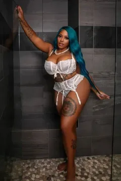 ROXIE Escorts