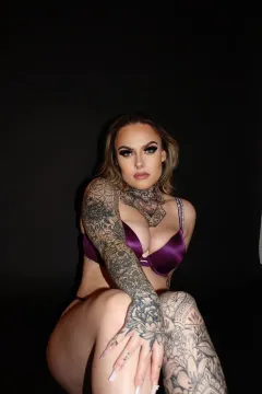 Big booty Tattooed Blonde driving thru Escorts