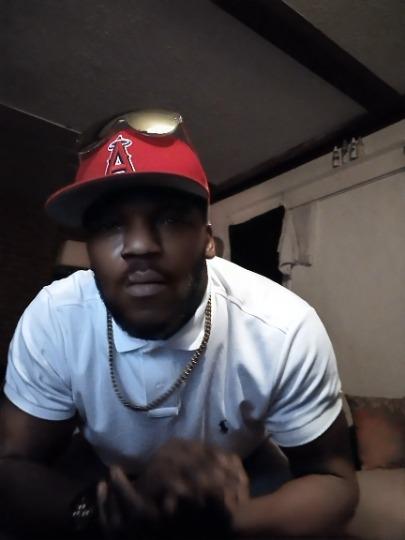  HARD DICK READY TO FUCK, POUND AND MASSAGE THAT PUSSY, LIKE NIKES LET ;S DO IT   Escorts