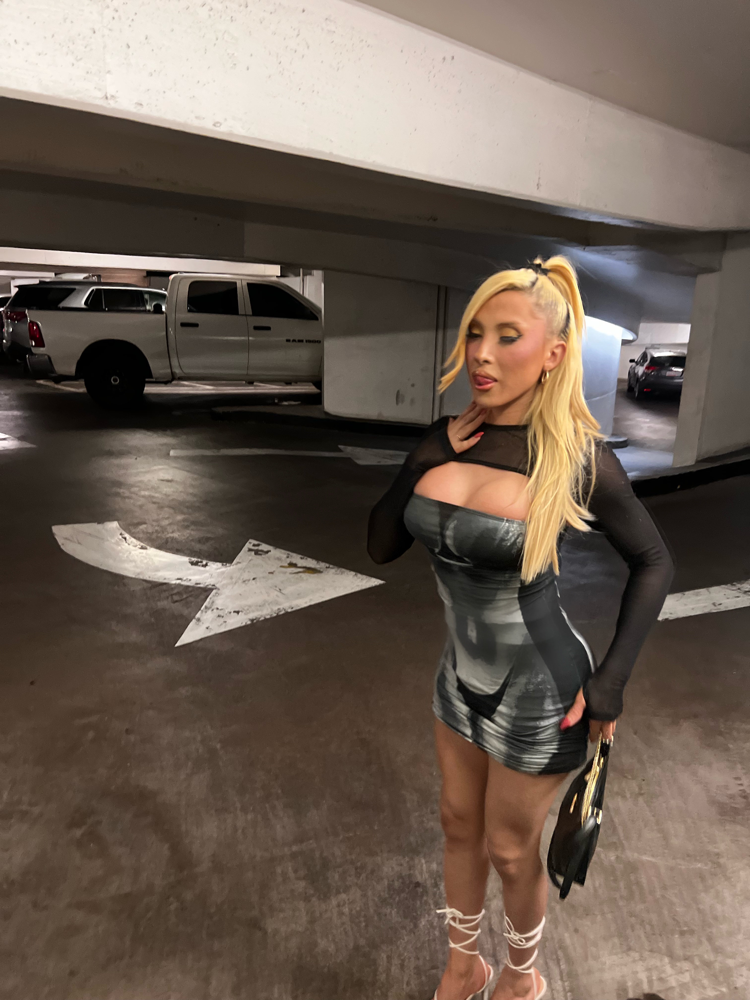 I’m 23 5’3 petite Freaky latina Escorts