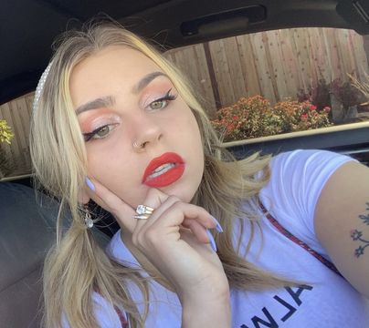 Detroit blonde visiting Oakland Escorts