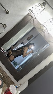 Petite latina Escorts