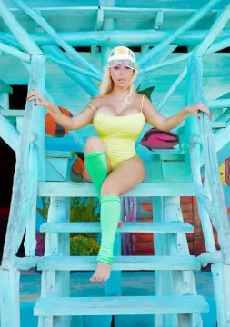 KISS APRIL Escorts