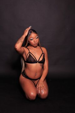 Hawaiian Queen  Escorts